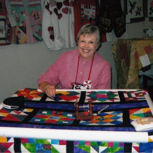 July Brumfield demonstrates hand quilting at 2009 Quilt Show